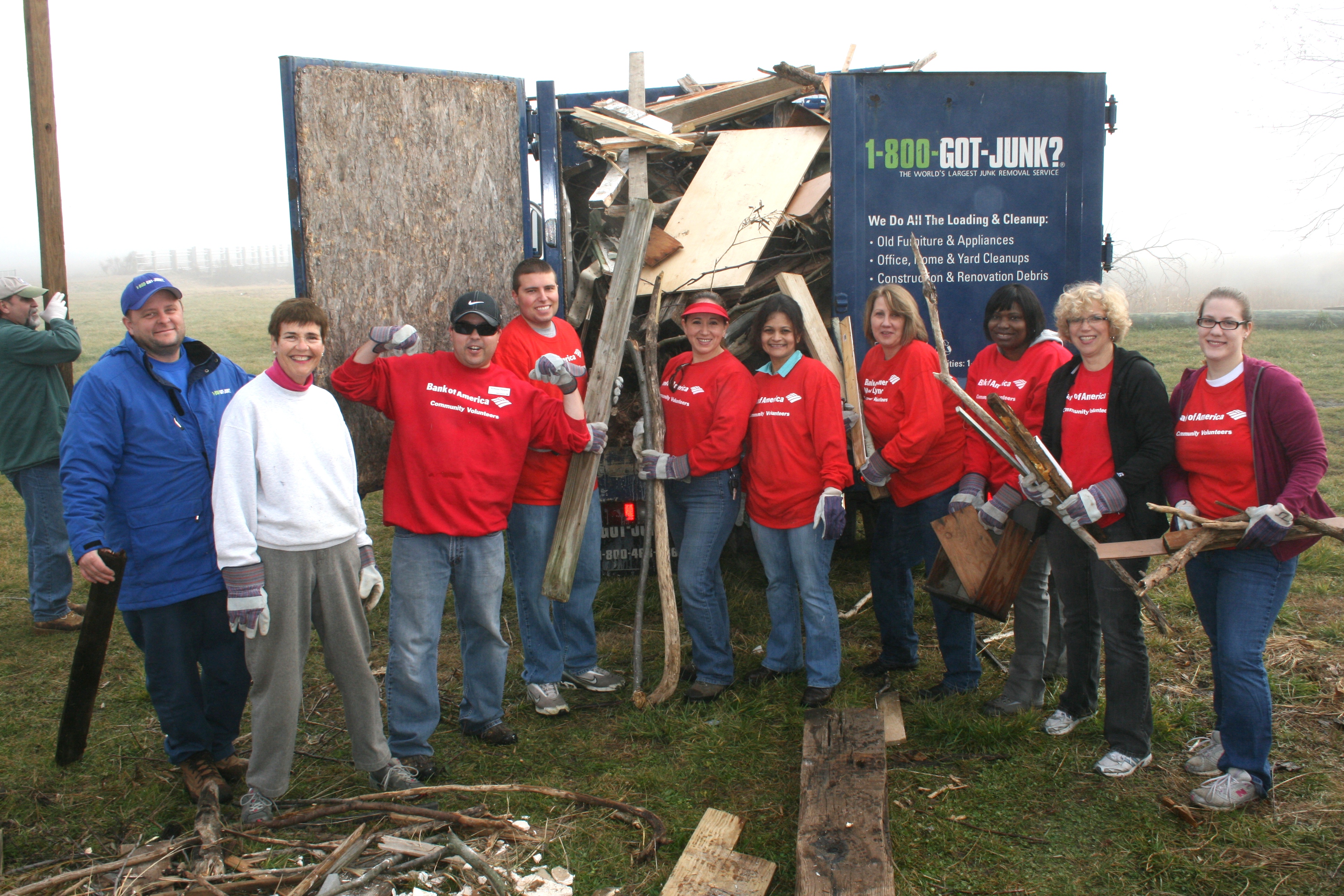 The full group of Bank of America volunteers at the end of the cleanup