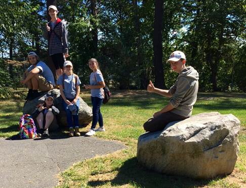 rain-garden-planting-volunteers_fall-2016